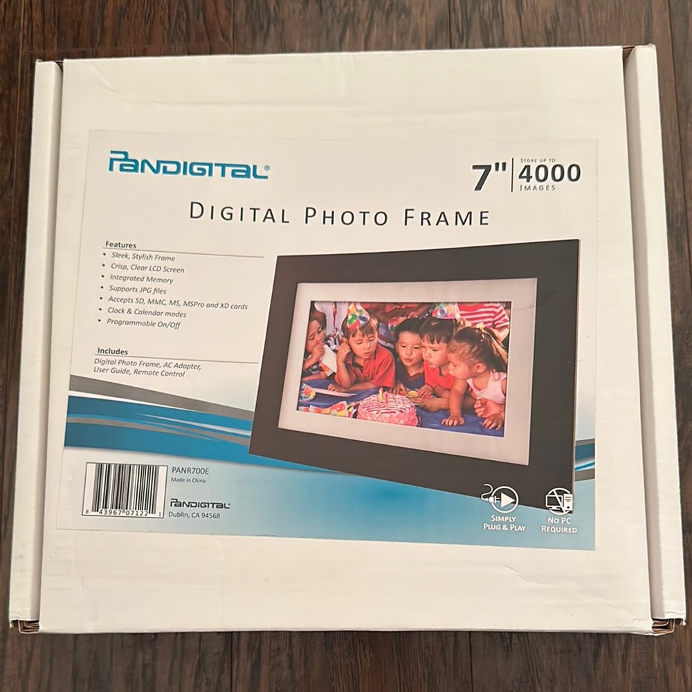 NEW Pandigital 7” Digital Photo Frame